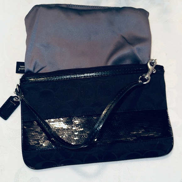 Coach Signature Jacquard Sequin Stripe Large Wristlet -‎ Like New - Picture 5 of 6